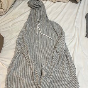 Long sleeve shirt w hood